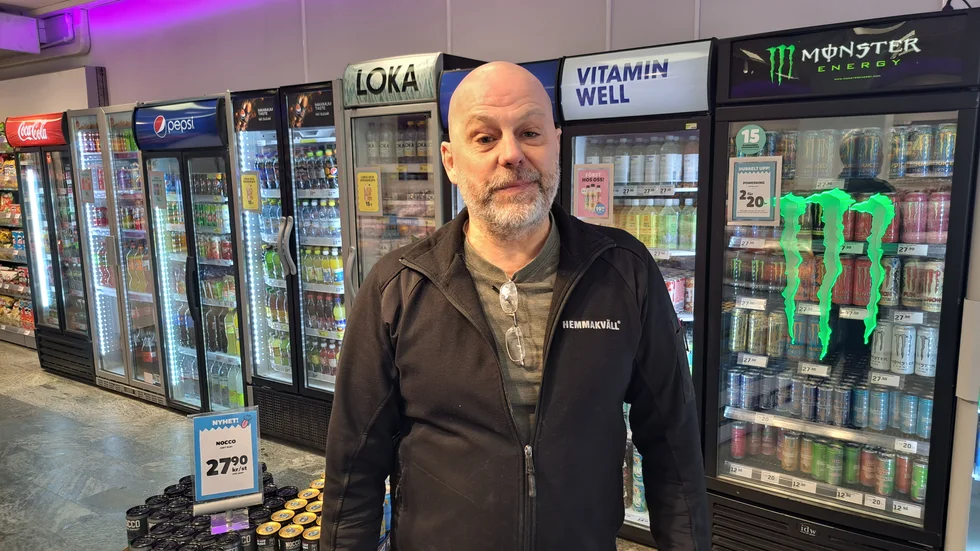 Micael Nyman, Butikschef på Hemmakväll, berättar att han själv testat Prime med blåbärssmak och tyckte att den var god.