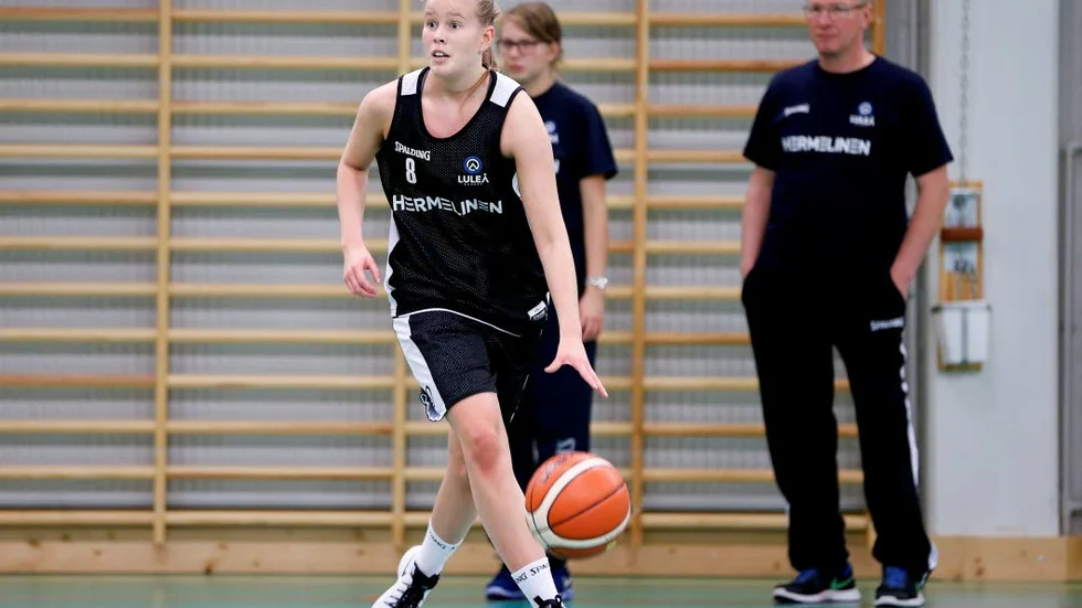 Maraton. Placeringsmatchen mellan Sverige och Holland blev riktigt tuff för Sofia Hägg. Hon spelade samtliga minuter för det svenska laget som vann med 54–53.