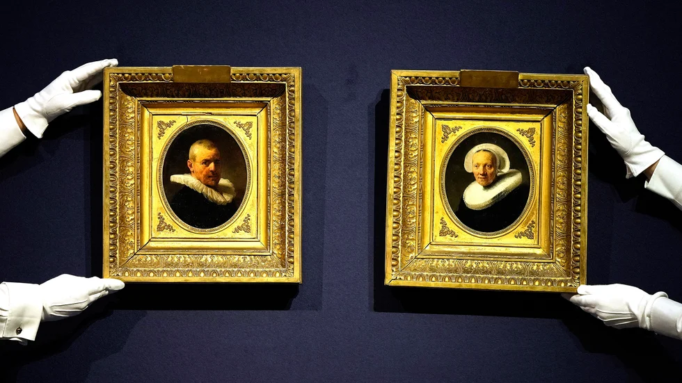 Två Rembrandt-porträtt har sålts på Christies i London för mer än 11 miljoner pund, drygt 150 miljoner svenska kronor.