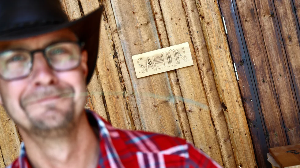 Mikael Lundgren, self-appointed sheriff and the organiser of Skråmträsk Countryfestival, welcomes country music lovers and other curious visitors to his saloon July 14–15.