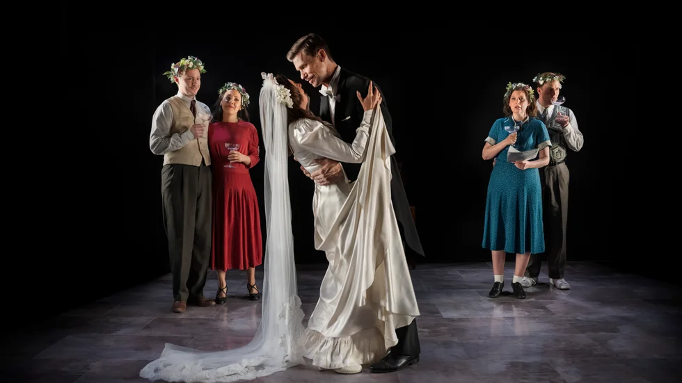 Alla skådespelare bär vintagekläder från 30- och 40-talen när Scenkonst Sörmland sätter upp "En midsommarnattsdröm" med Lars Bethke i huvudrollen. 