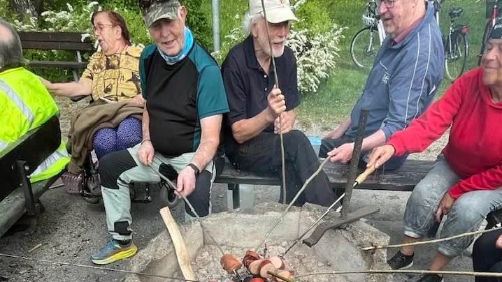 Tipspromenad, kaffe, grillkorv och god rabarberpaj stod på programmet när PRO Öjebyn hade våravslutning.