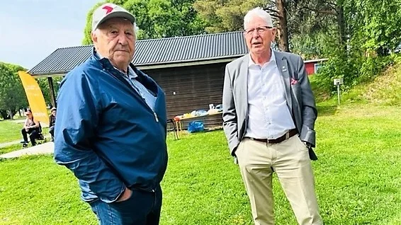 Sigvard Lundgren, ordförande i Älvsby PRO, och Sten Fors, PRO-distriktets ordförande, i samspråk.