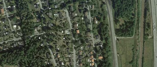 24-åring ny ägare till hus i Rosersberg - 4 875 000 kronor blev priset