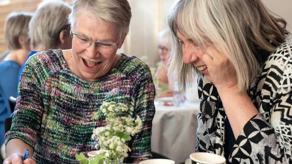 Ulrika Flodberg och Marianne Harrold hade trevligt trots att de genrer som musikquizet bjöd på kanske inte riktigt var deras kopp te.