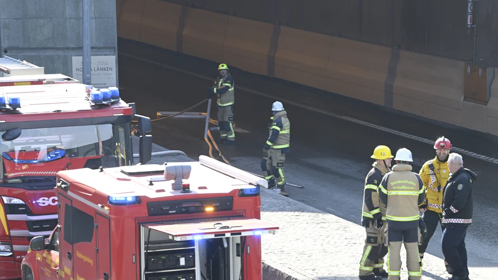 Långa köer ringlade genom Stockholm efter att en lastbil började brinna vid Norrtullstunneln under torsdagseftermiddagen. Arkivbild.