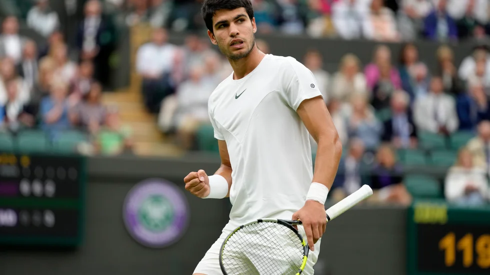 Carlos Alcaraz enkelt vidare i Wimbledon.