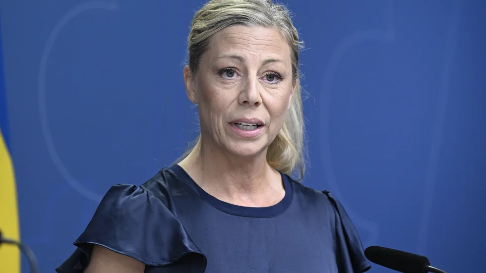 Linda Lindberg (SD), talar i stället för SD:s partiledare Jimmie Åkesson i Visby i dag. Arkivbild.