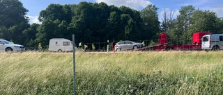 Personbil kolliderade med husvagn på E4  