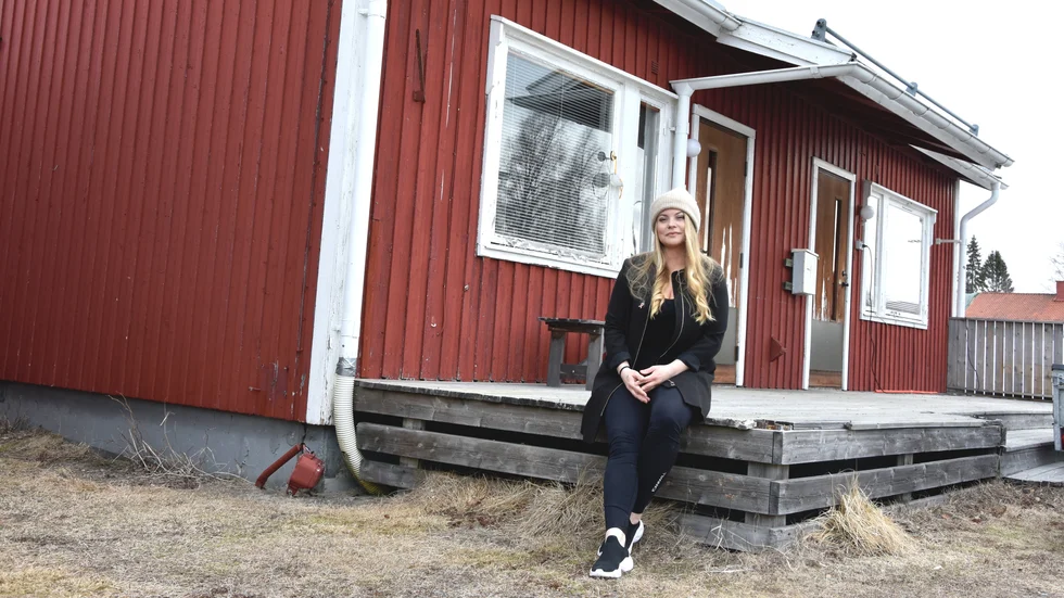 Nicoline Svanberg utanför det som ska bli Pålänges matvarubutik.