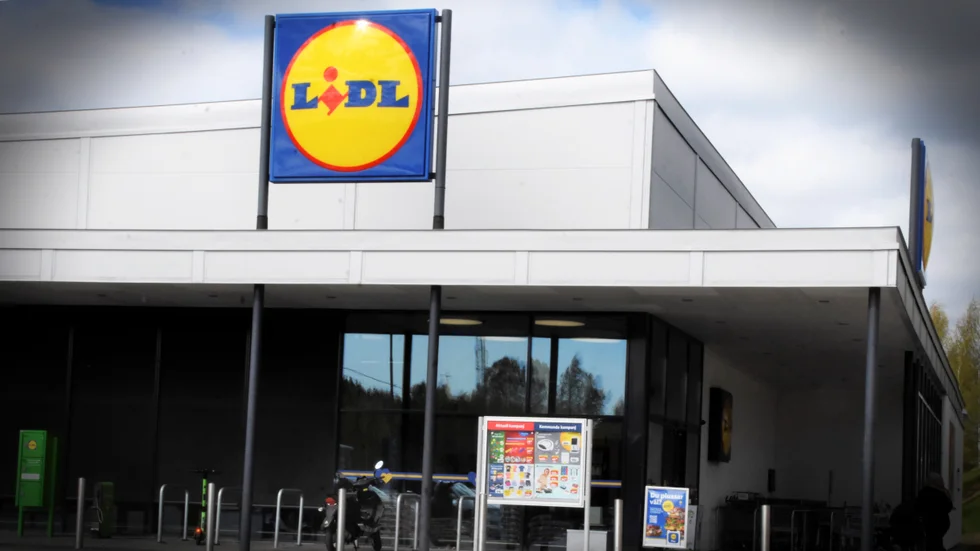 Lidl rånades av två kvinnor i slutet av maj. Nu åtalas kvinnorna för rån.