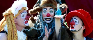 Spelglädje när clowner tolkar Shakespeare