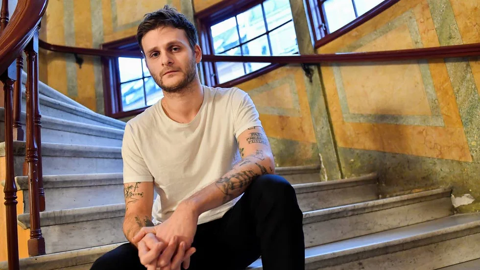 Det sista Daniel Yousefi vill är att bli betraktad som något slags expert på flyktingkrisen.