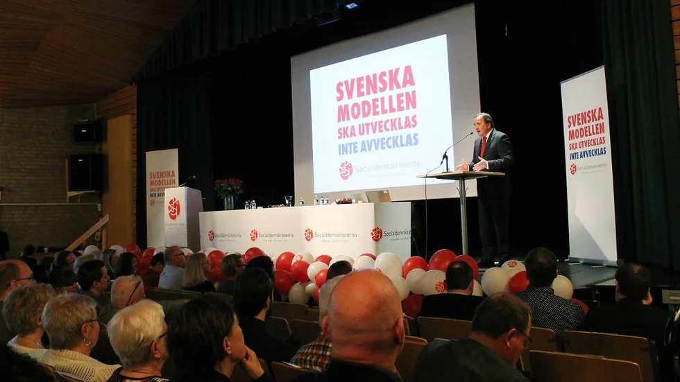 dåliga lyssnare. Skribenten anser att S bör lyssna mer till sina väljare.