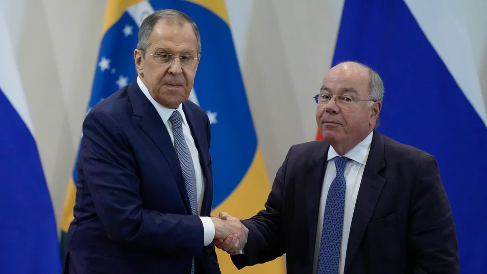 Rysslands utrikesminister Sergej Lavrov och hans brasilianske kollega Mauro Vieira.