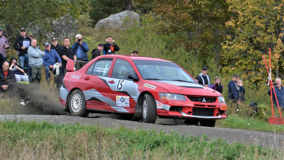 På lördag kör Eskilstuna MK:s Sprintcup igång för säsongen och lockar 136 ekipage till Ekebygropen. En som dyker upp från våra trakter är Fredrik Eriksson från Hälleforsnäs körandes för Katrineholms MK.