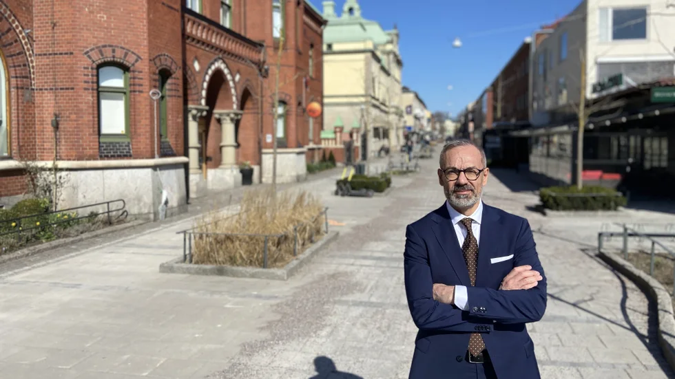 Många hushåll kan minska sina kostnader för att klara krisen, säger Arturo Arques, Swedbanks och Sparbankernas privatekonom. Nu tipsar han SN:s läsare om hur.