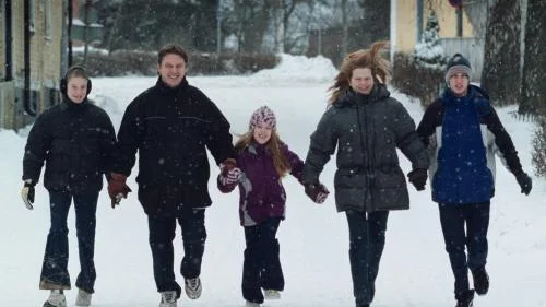Familjen Axén-Björk (från vänster Amelie, Thomas, Josefin, Eva och Rickard) är aktiv. 5 700 timmar gick till idrottsrelaterade fritidsaktiviteter 2002. Det blir säkert lika mycket i år.