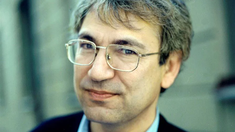 Myter. I Orhan Pamuks roman ”Den rödhåriga kvinnan” lämnar myten aldrig verkligheten, menar Kurirens recensent Jan-Olov Nyström.