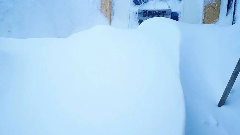 INSNÖADE. De strandade i Låktatjåkko går in på sitt andra dygn som insnöade.