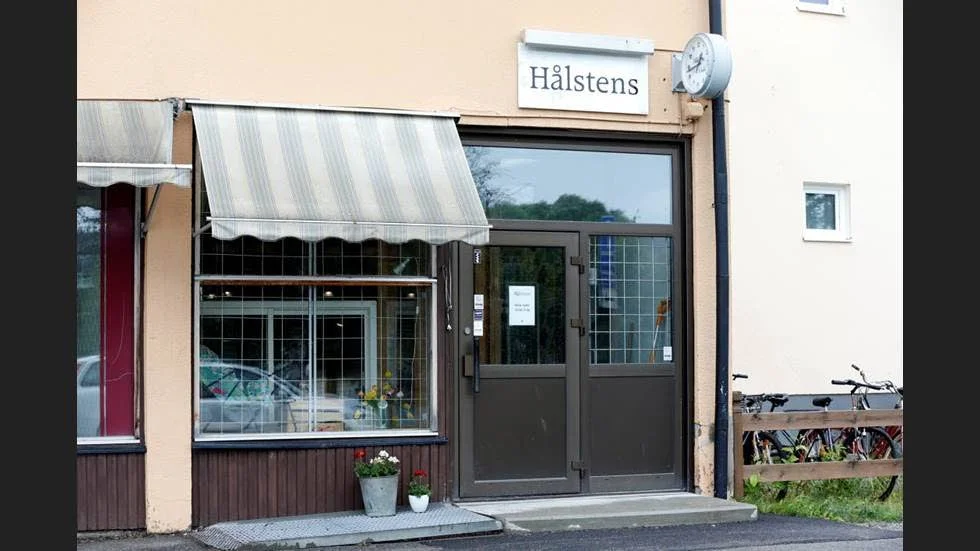 Än är ingen gripen misstänkt för rånförsöket mot Hålstens ur och guld.
