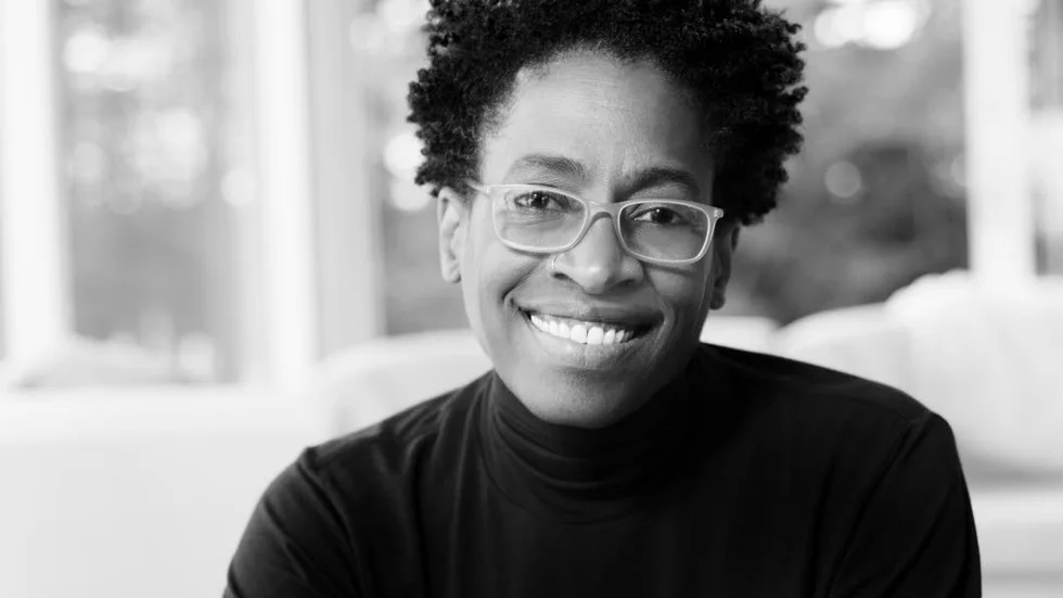 Jacqueline Woodson som i våras fick ALMA-priset har kommit ut med en läsvärd självbiografi, menar Kurirens recensent.