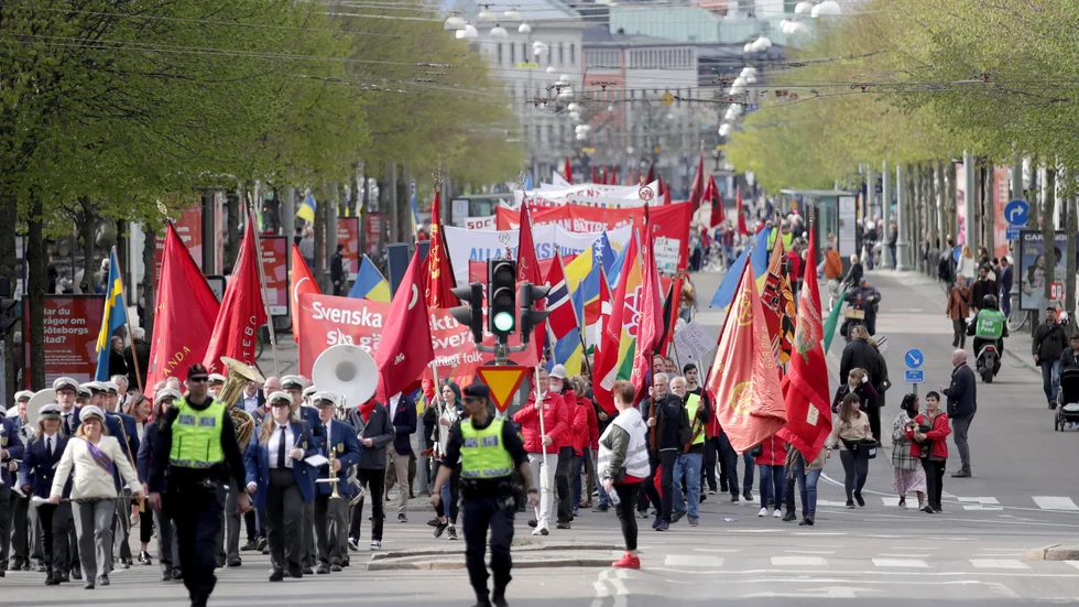 "För socialdemokrater räcker väl principvisionen om ett samhälle där alla som kan arbetar också gör det, samt får en lön som de kan leva på?", skriver statsvetaren och NSD-krönikören Stig-Björn Ljunggren.