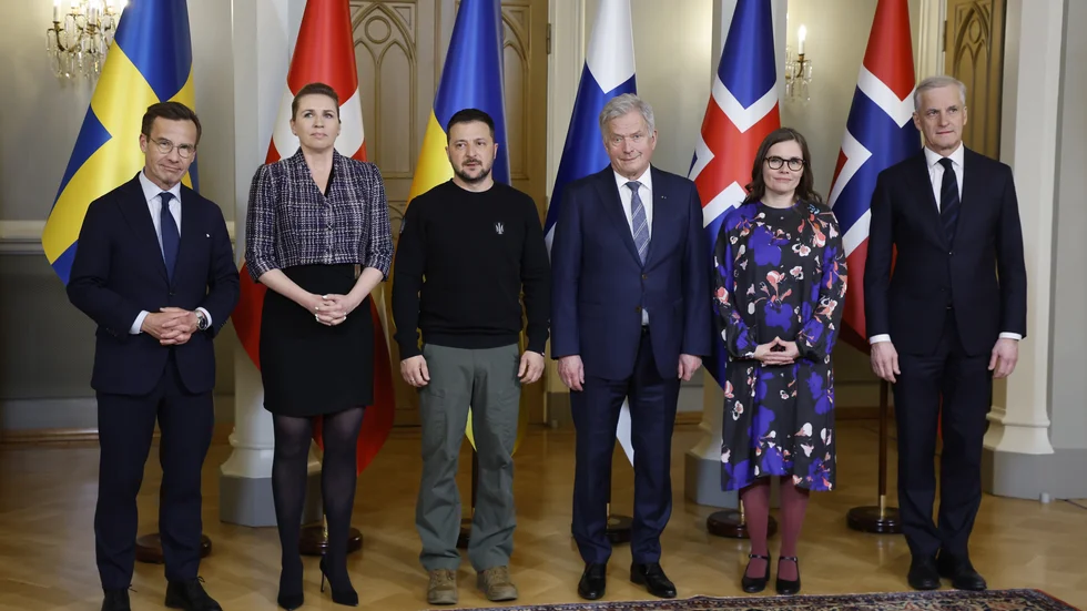Sveriges statsminister Ulf Kristersson, Danmarks statsminister Mette Frederiksen, Ukrainas president Volodymyr Zelenskyj, Finlands president Sauli Niinistö, Islands statsminister Katrín Jakobsdóttir och Norges statsminister Jonas Gahr Støre i Helsingfors.