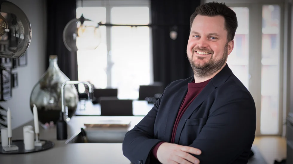 Peter Westberg har skrivit boken "Edda Headshot". Karaktären i boken har många beröringspunkter med Inger Grotteblad, senior e-sportare från Uppsala.