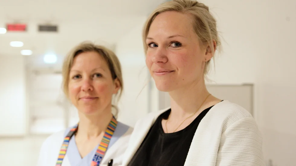 Caroline Hillerström och Carolina Holmbom var två av de ordinarie personalen som sa upp sig när de fick beskedet om 12,5 timmarsskiften men de är fortfarande i regionens tjänst.