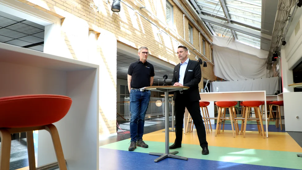 Glastaket på Linköping Konsert & Kongress ska lyftas upp och bytas ut. Det meddelade Magnus Sundqvist, fastighetsförvaltare på Lejonfastigheter, och Ulf Rumar, chef för möten och evenemang på Visit Linköping, under fredagen.