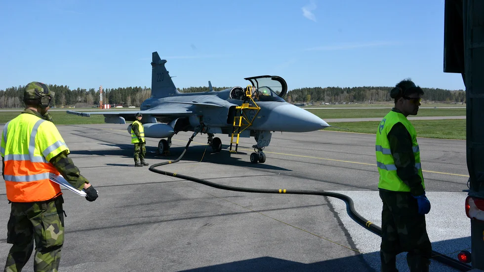 Jas 39 Gripen drar en del soppa vilket inte förvånar när man ser accelerationen.
