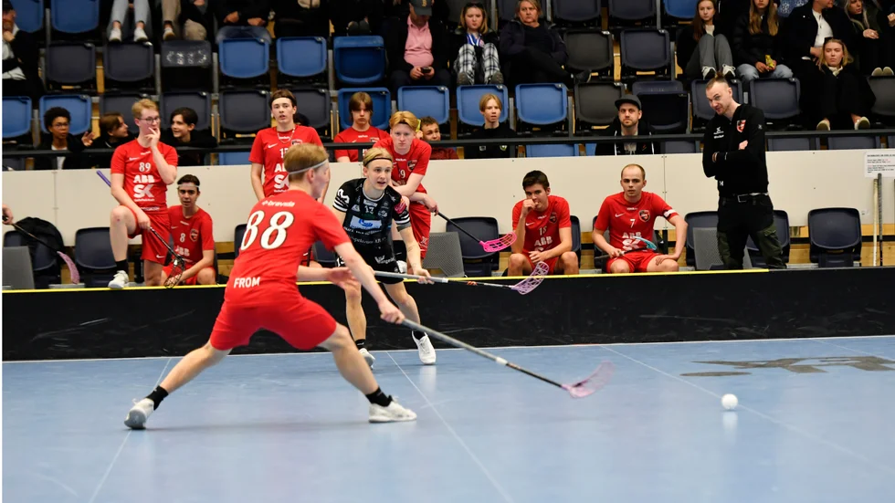 Carl From gick vinnande ur den här duellen – och matchen – mot brodern Viktor From.