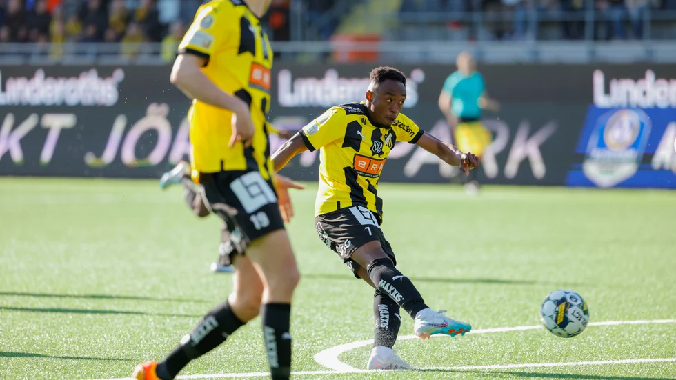 Bénie Traoré målade igen när Häcken slog Värnamo.