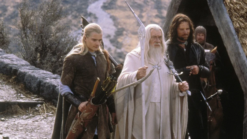 Legolas, Gandalf, Aragorn och de andra i "Sagan om ringen" dyker upp på biografen i Gränbystadens galleria på midsommardagen.