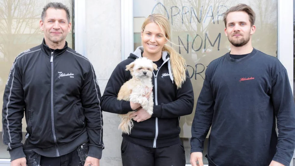 Har öppnat. Så här förhoppningsfulla såg Seppo Karppinen, Johanna Eriksson och Sebastian Jansson ut i maj i fjol. Det har tagit längre tid än planerat men nu har de äntligen öppnat sitt gym på Norra Esplanaden i Tierp.