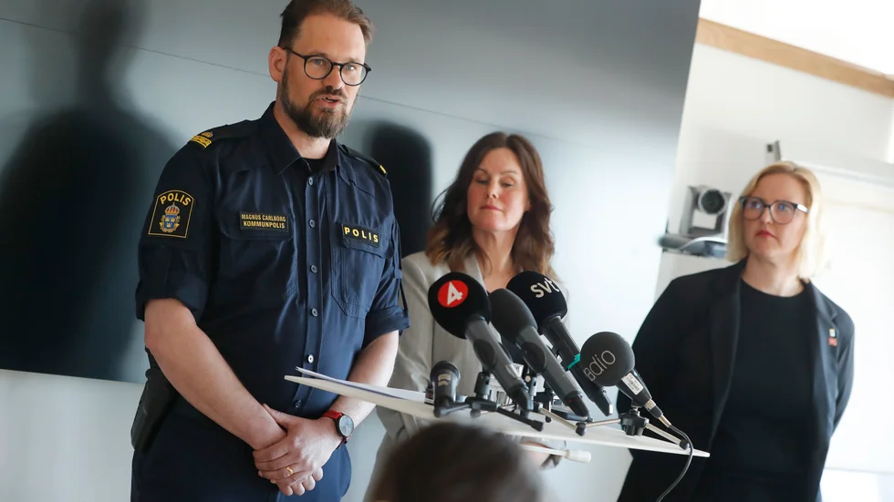 Magnus Carlborg, polisen, Louice Stridsman, verksamhetschef grundskolan och Carina Sammeli, kommunstyrelsens ordförande på Luleå kommun om den senaste tidens händelser som berör ungdomar.