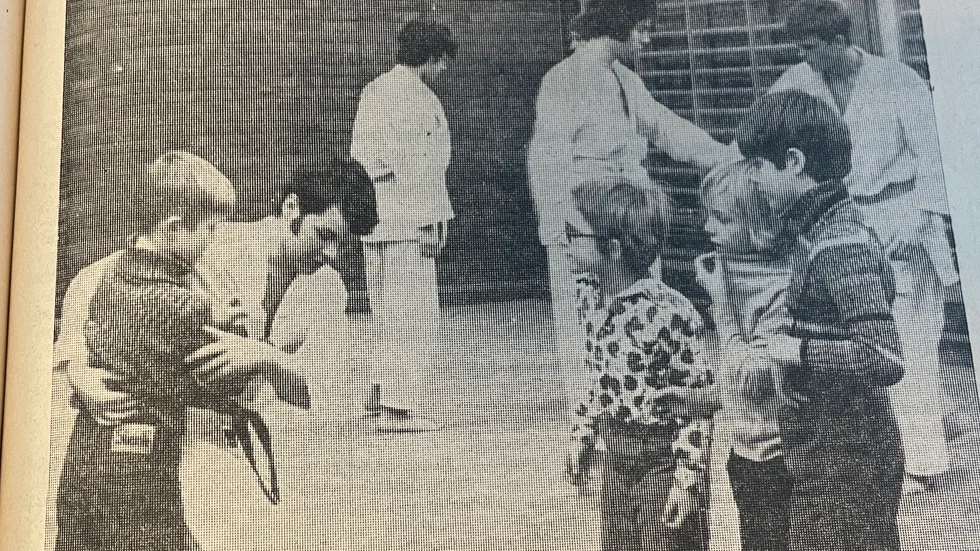 Kuriren för 50 år sedan: Instruktören Ola Pettersson demonstrerar jiujitsu för nybörjarna Peter Karlsson, Bo Sköld, Joakim Grehk och Torbjörn Månsson. 