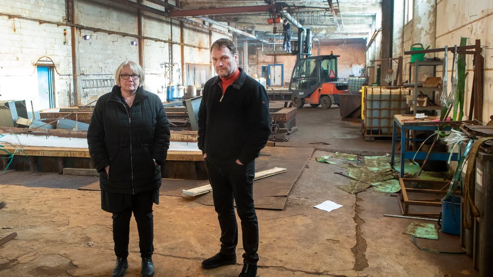 Kinna och Patrik Göransson, ägare av Vadstena Varmförzinkning, tvingades för en tid sen ge de elva anställda det tunga beskedet att företaget läggs ner.