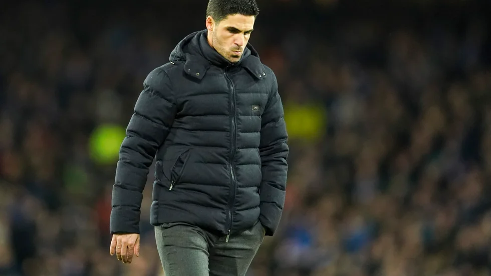 Mikel Arteta bekräftar att en Arsenalavbytare hört rasistiska glåpord.