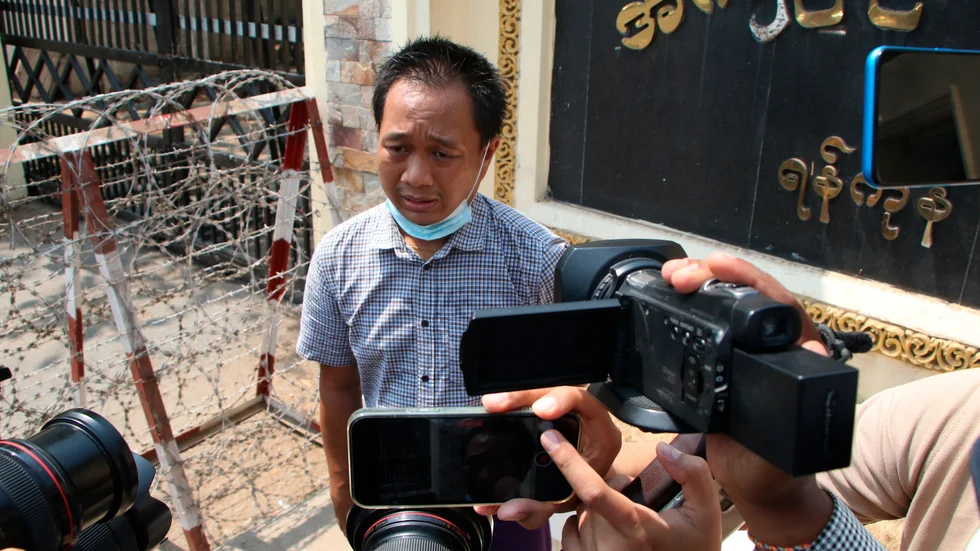 AP-journalisten Thein Zaw, efter att ha frigivits från fängelse i Myanmar tidigare i år, där han satt efter att ha bevakat en protest.