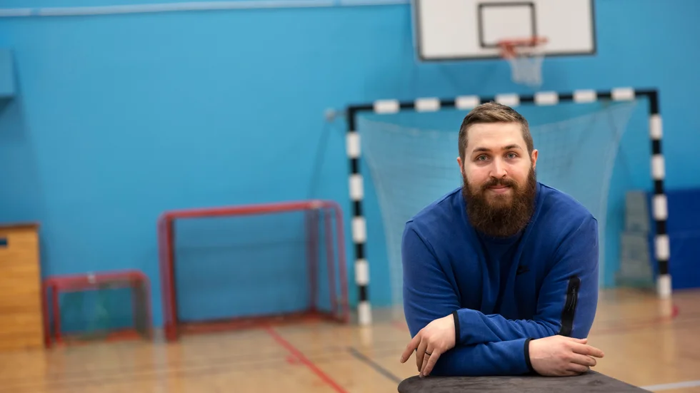 Filip Gunnarsson läser till lärare i idrott och hälsa i en kompletterande pedagogisk utbildning (KPU) i Linnéuniversitetets regi.