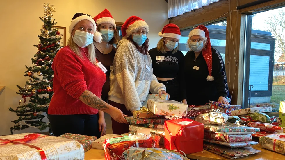 Några av eldsjälarna bakom Familjehjälpen. Anneli Karlsson, Jennifer Hellberg, Mikaela Hellberg, Blixtra Heimer och Sofia Heimer Karlsson. 