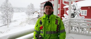 Räddningstjänsten på plats och besprutar isvallen – tror på högre vatten: "Må gud förbjuda det"