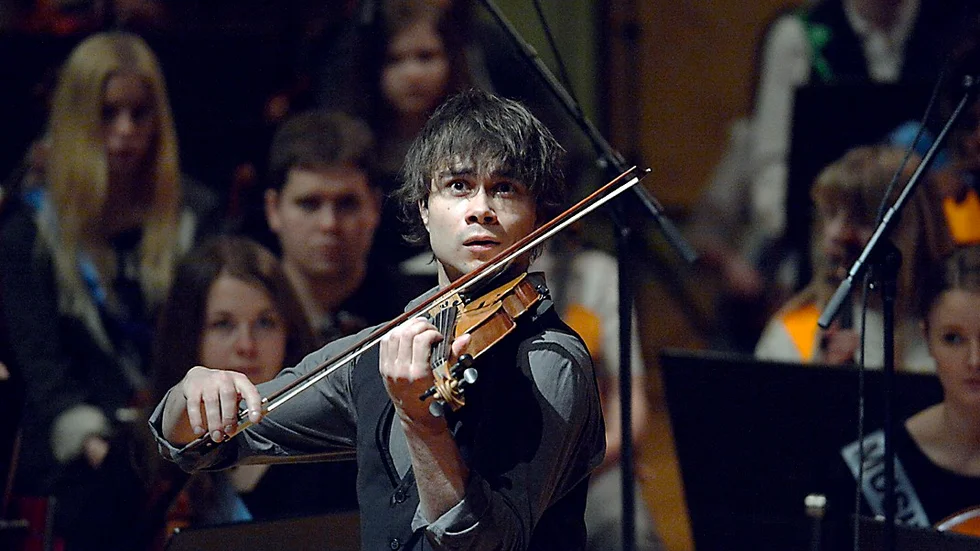 Alexander Ryback vid söndagens konsert med musikskoleelever. (Foto: Ulf Johansson).