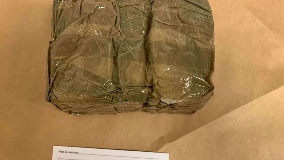 Delar av cannabispartiet som hittades i bilens bagageutrymme. 
