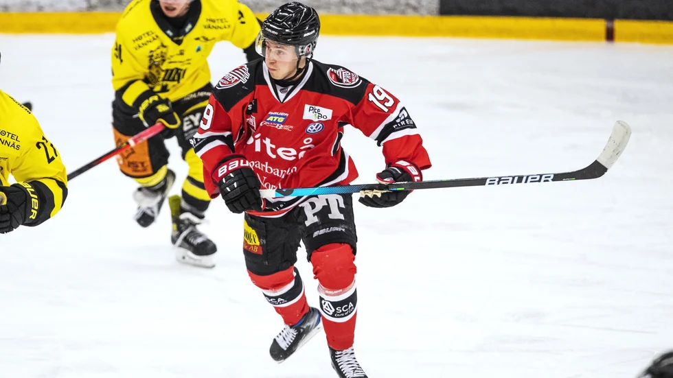 Simon Hedlund gjorde fyra matcher med Piteå Hockey i november. Nu är han tillbaka och stannar resten av säsongen.