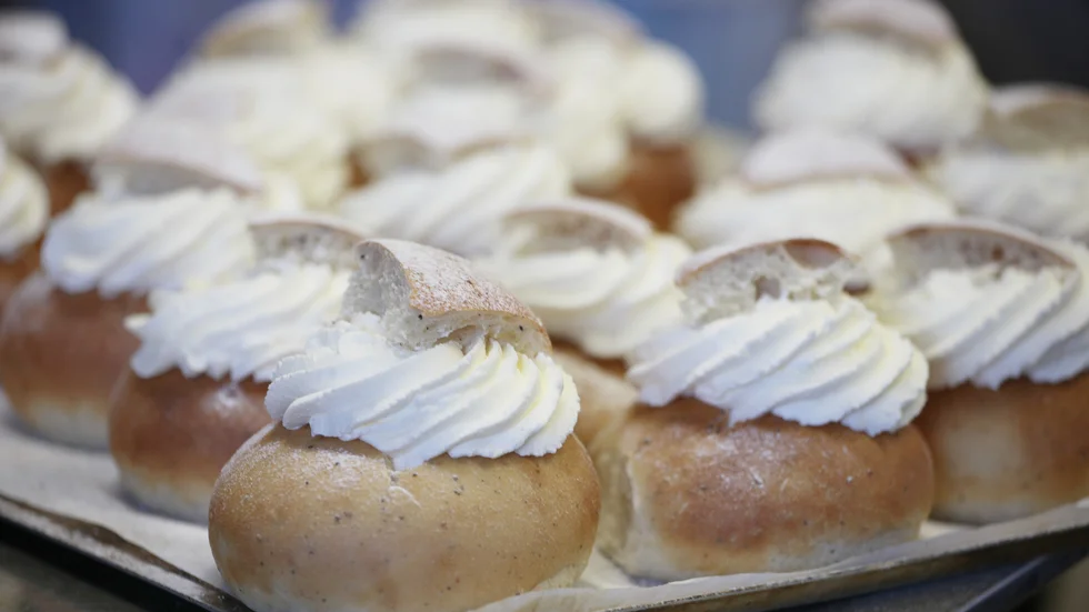 Djupfrysta semlor skapade irritation bland kunder.