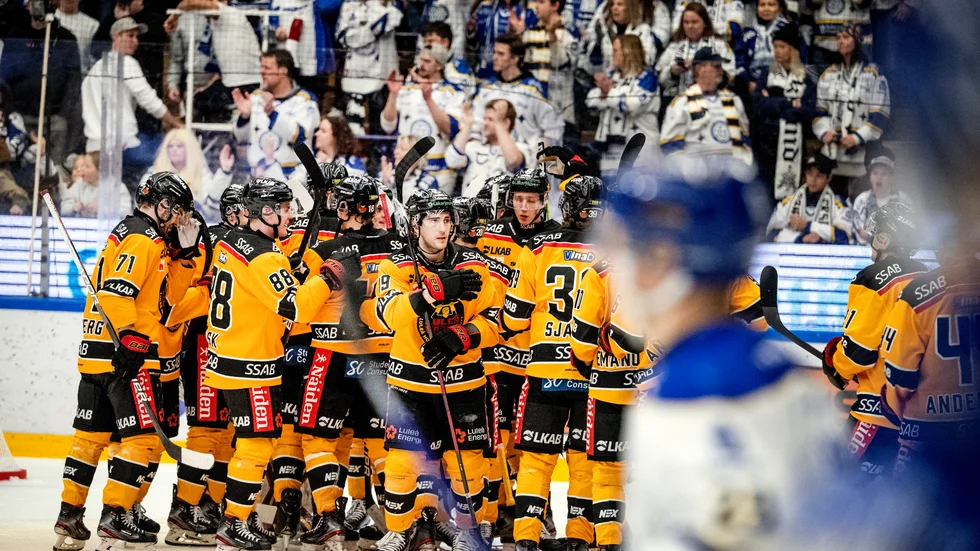 Leksand mot Luleå.