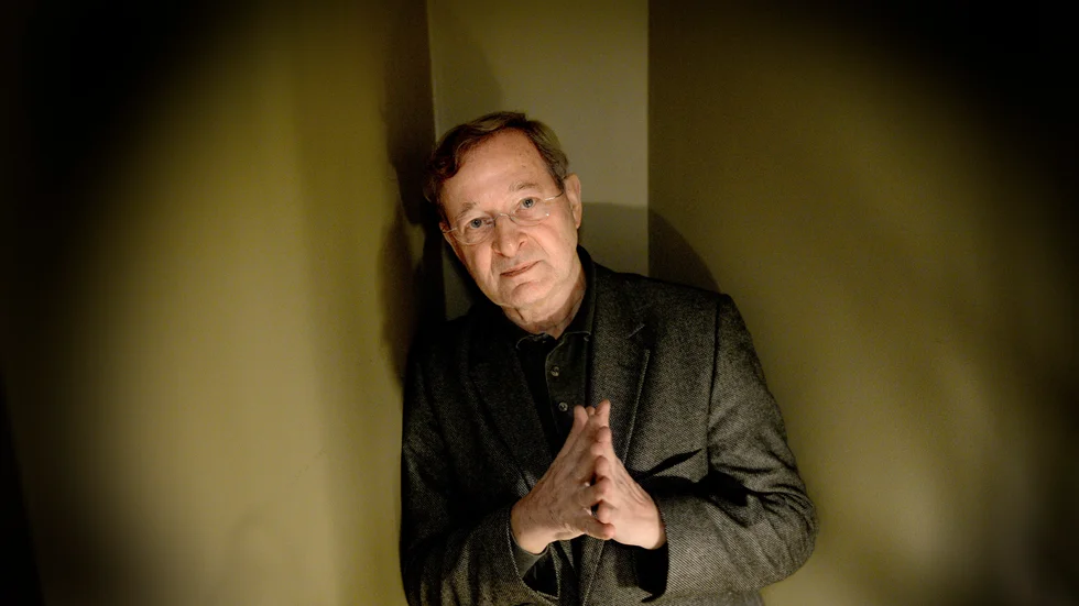 Peter Nádas (född 1942) är en ungersk författare, dramatiker och essäist. Senast gav han i Sverige ut romantrilogin "Parallella historier" (2012–2013). Han är ständigt Nobelpristippad.